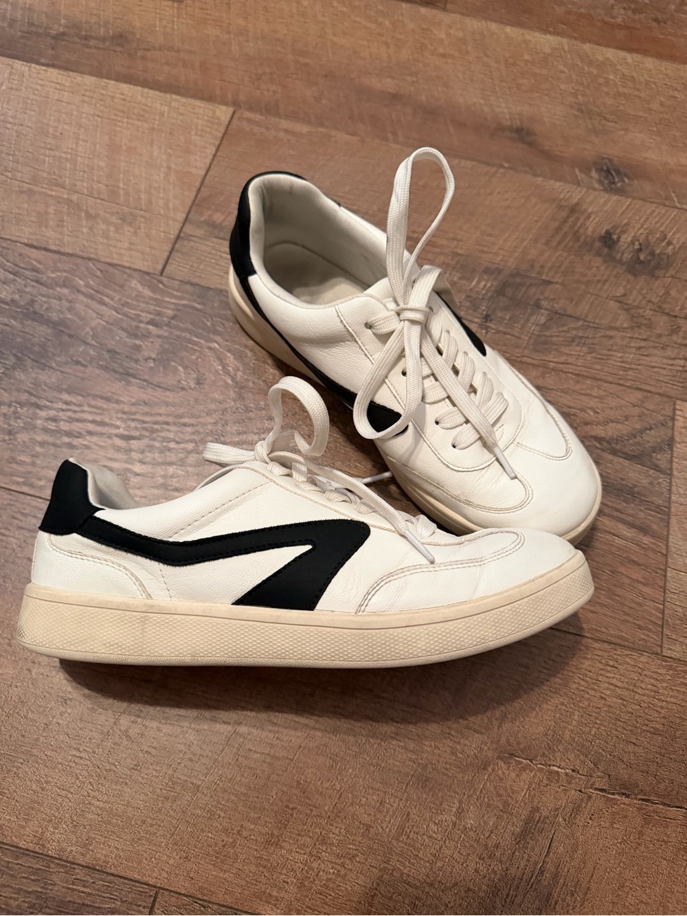 DV by Dolce Vida Sneakers